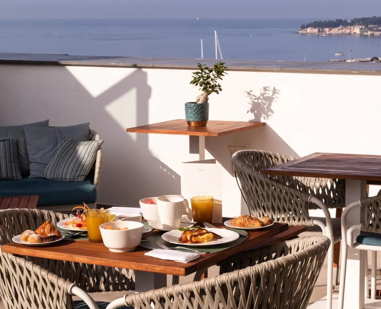 *****  De Bonart Naples, Curio Collection By Hilton Hotel Italien