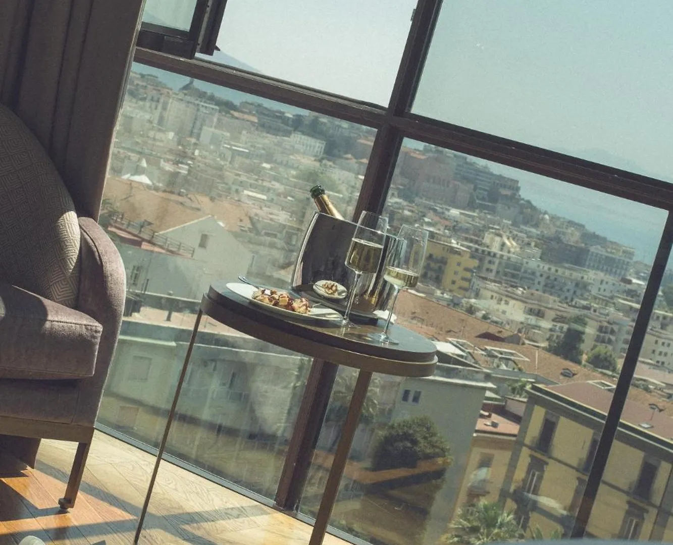 De Bonart Naples, Curio Collection By Hilton Hotel 5*, Napoli Italien